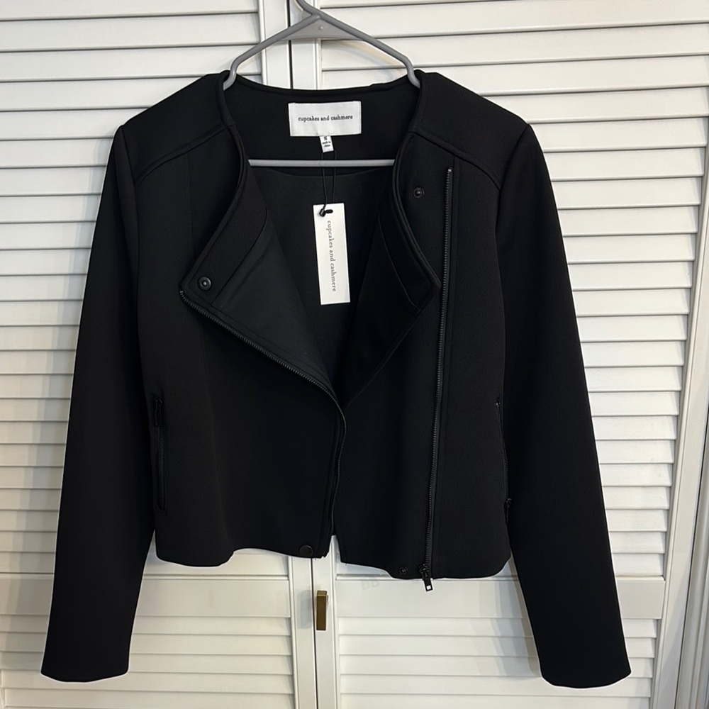 Cupcakes & Cashmere Black Tailored Blazer with Textured Fabric